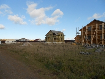 Вид на дом со стороны дороги