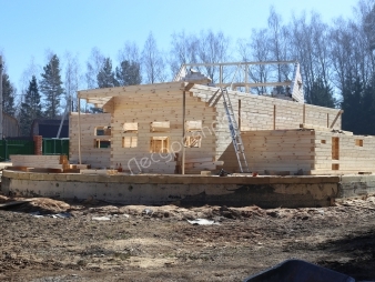 Дом в процессе строительства